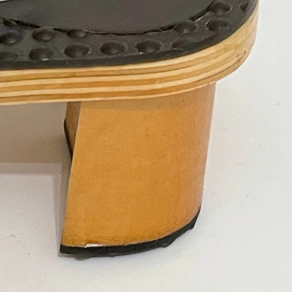 On Your Feet  6.5 Wood Textured Rubber Block Heel Thong Sandals size 6.5 - Picture 13 of 16